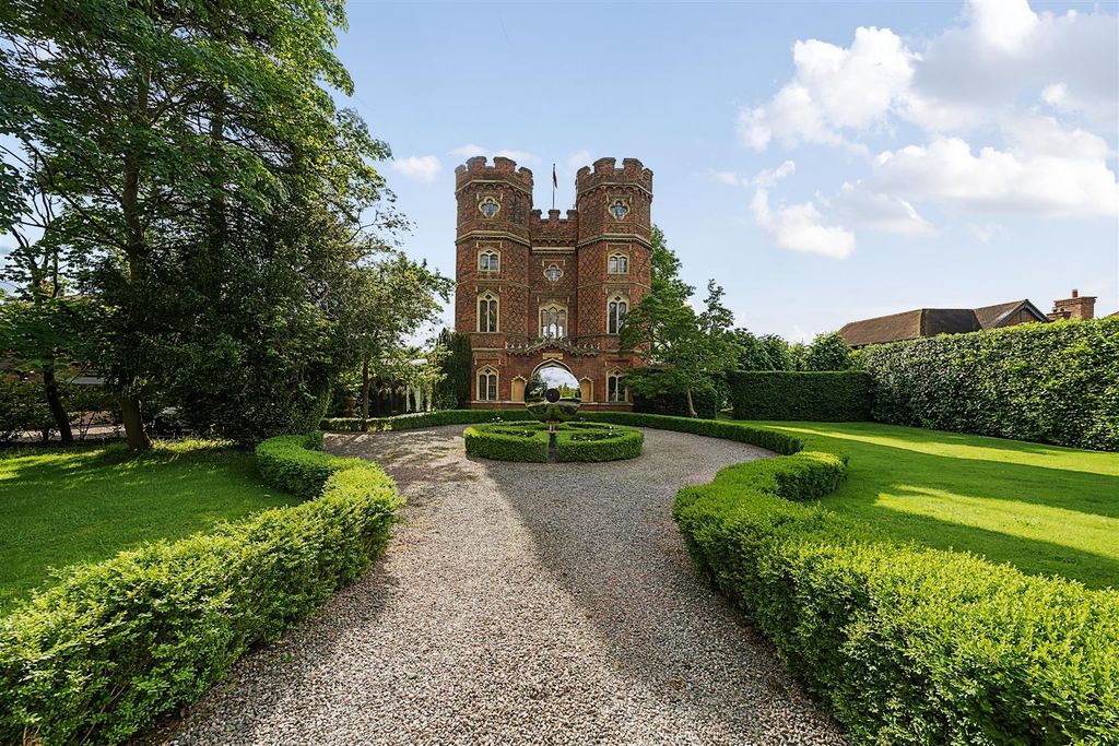 Additional image 39 of 6 bed detached house to rentPelhams Walk, Esher KT10