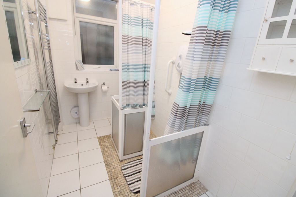 Additional image 8 of 1 bed flat to rentGlan Y Don Ltd, 39 East Parade, Rhyl, Denbighshire LL18