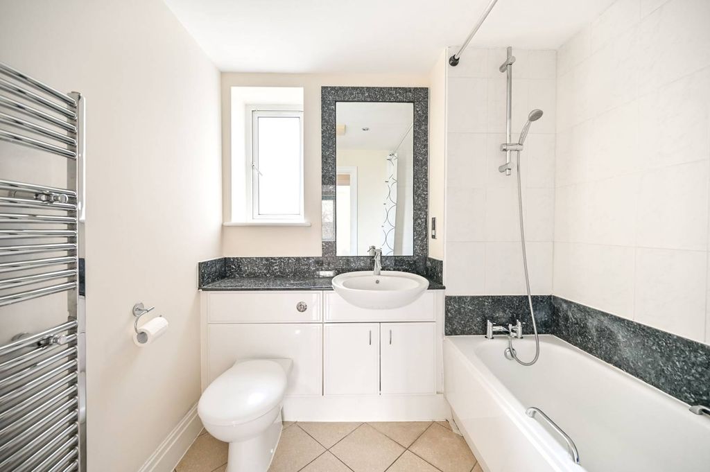 Additional image 10 of 3 bed flat to rentStrand Drive, Kew, Richmond TW9