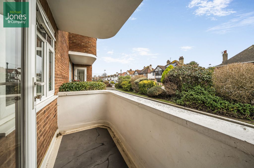 Additional image 10 of 2 bed flat to rentWinchelsea Gardens, Worthing, West Sussex BN11
