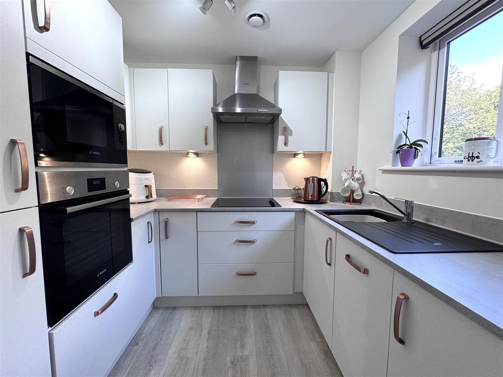 Additional image 9 of 2 bed flat to rentBeckett Grange, Berneslai Close, Barnsley S70