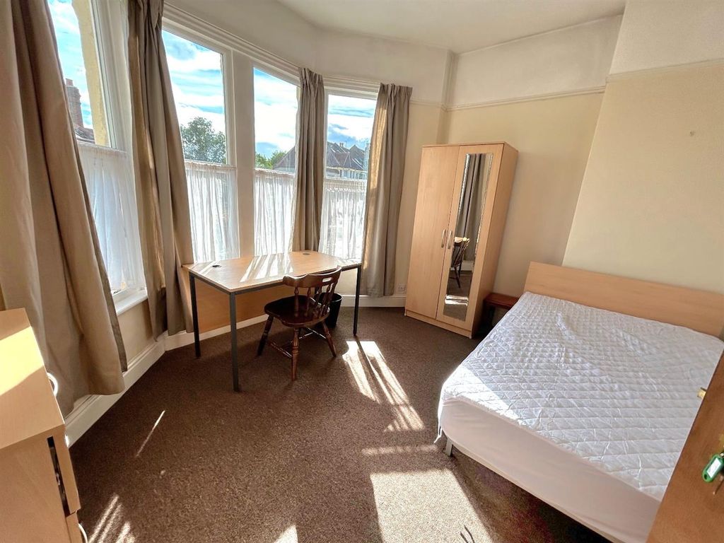 Additional image 16 of 7 bed end terrace house to rentFilton Avenue, Horfield BS7