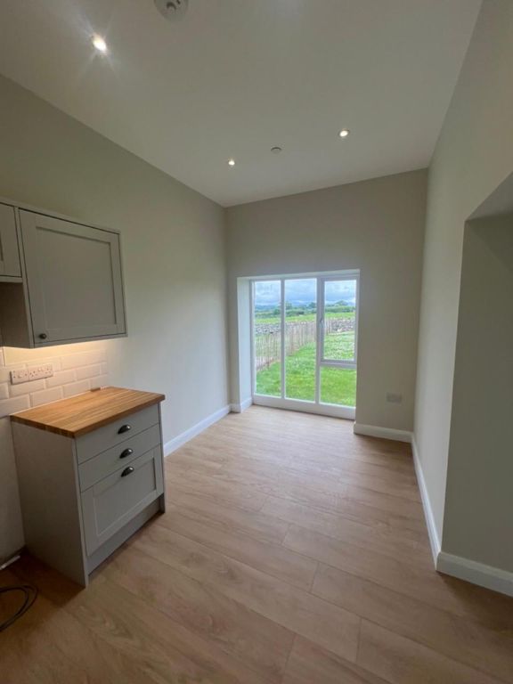 2 bed detached house to rentLlanddaniel LL60 photo 3