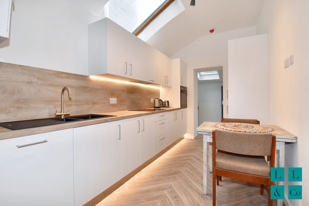 Additional image 7 of 3 bed flat to rentBroad Street, Penryn TR10