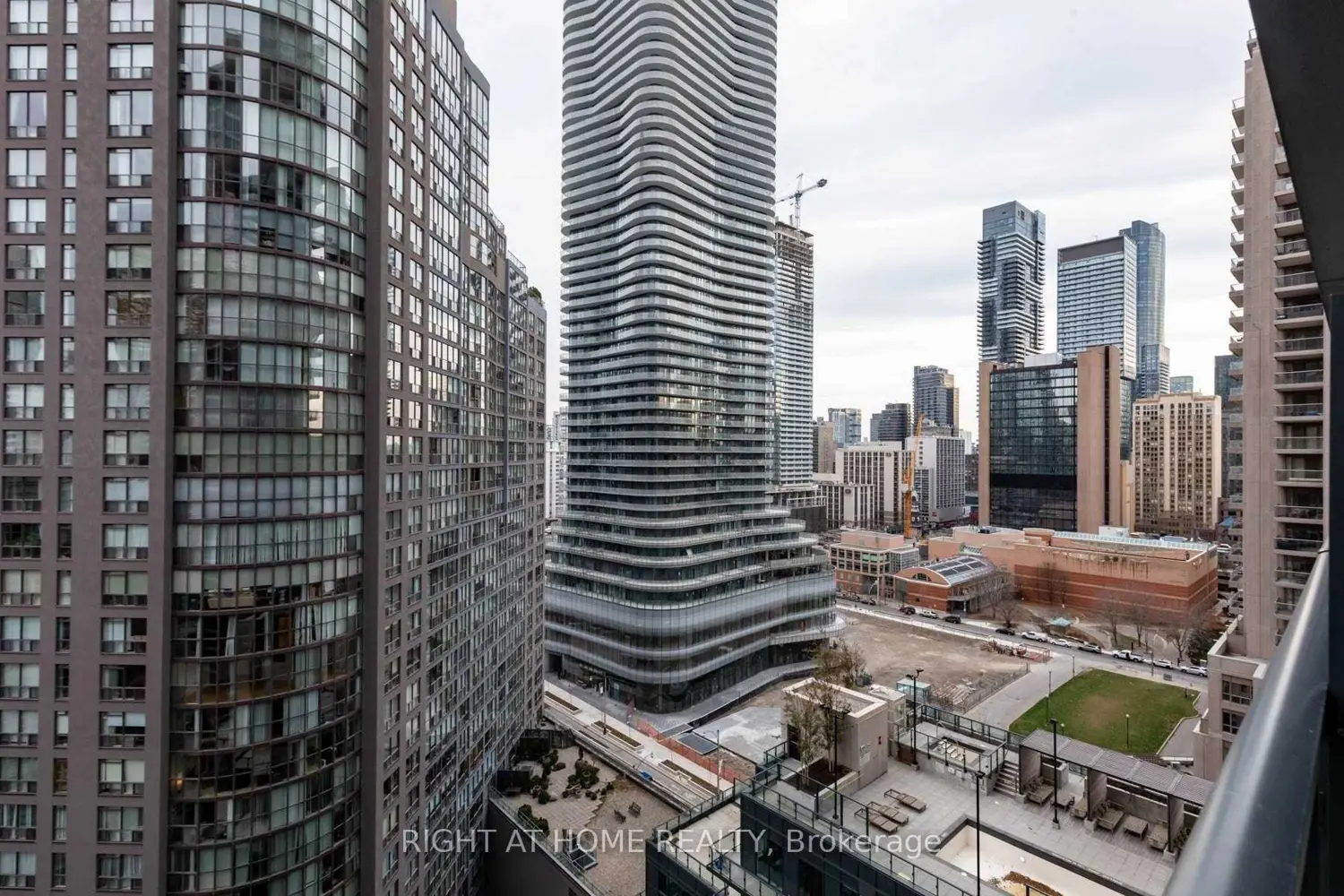 Additional image 16 of 955 Bay Street 1518