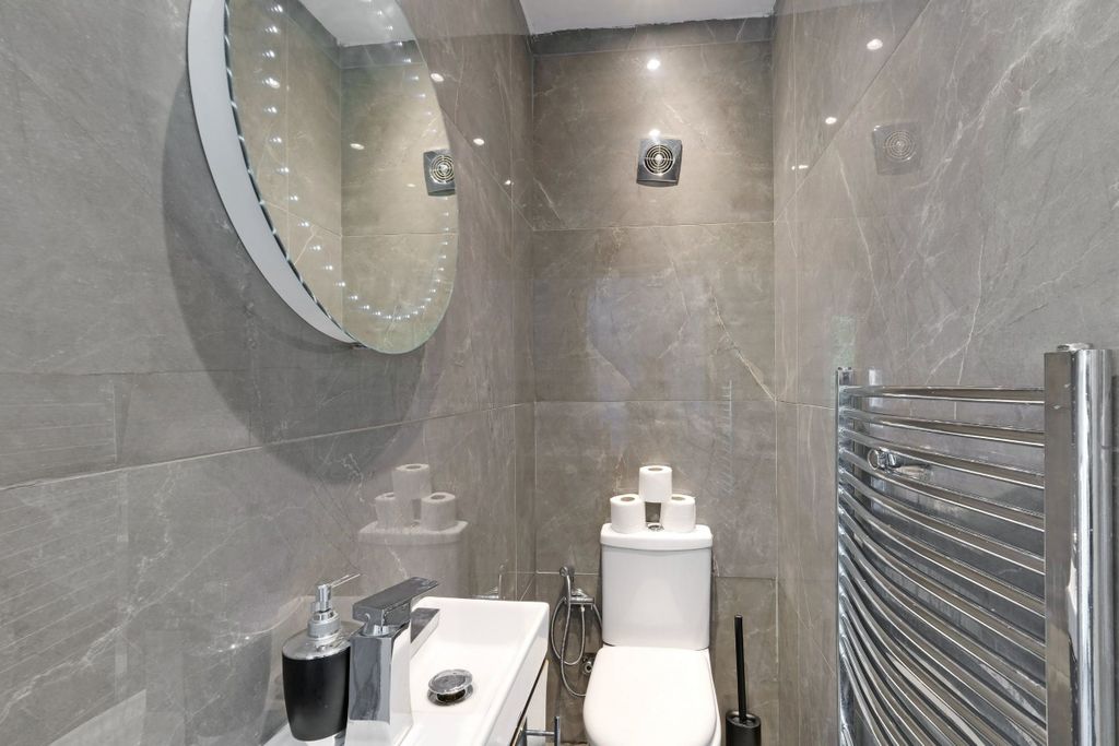 Additional image 11 of 5 bed detached house to rentMarlow Hill, High Wycombe HP11