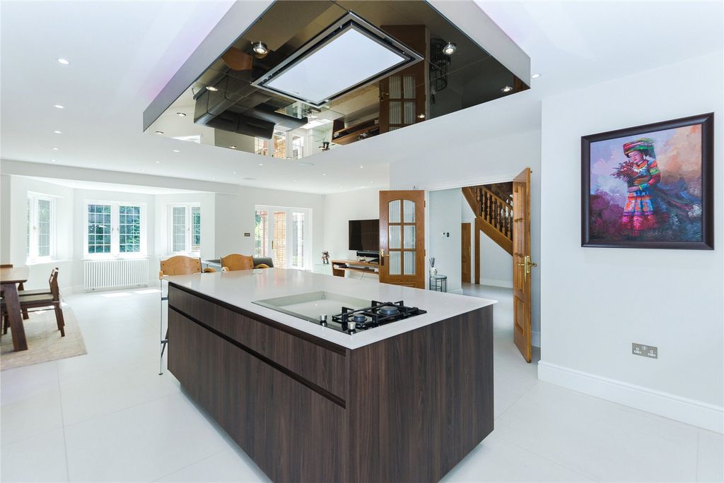 Additional image 3 of 6 bed detached house to rentDukes Kiln Drive, Gerrards Cross, Buckinghamshire SL9