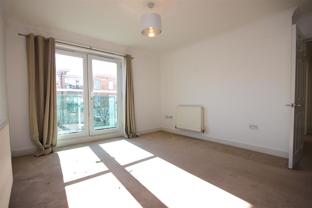 Additional image 6 of 2 bed flat to rentHighbury Drive, Leatherhead KT22