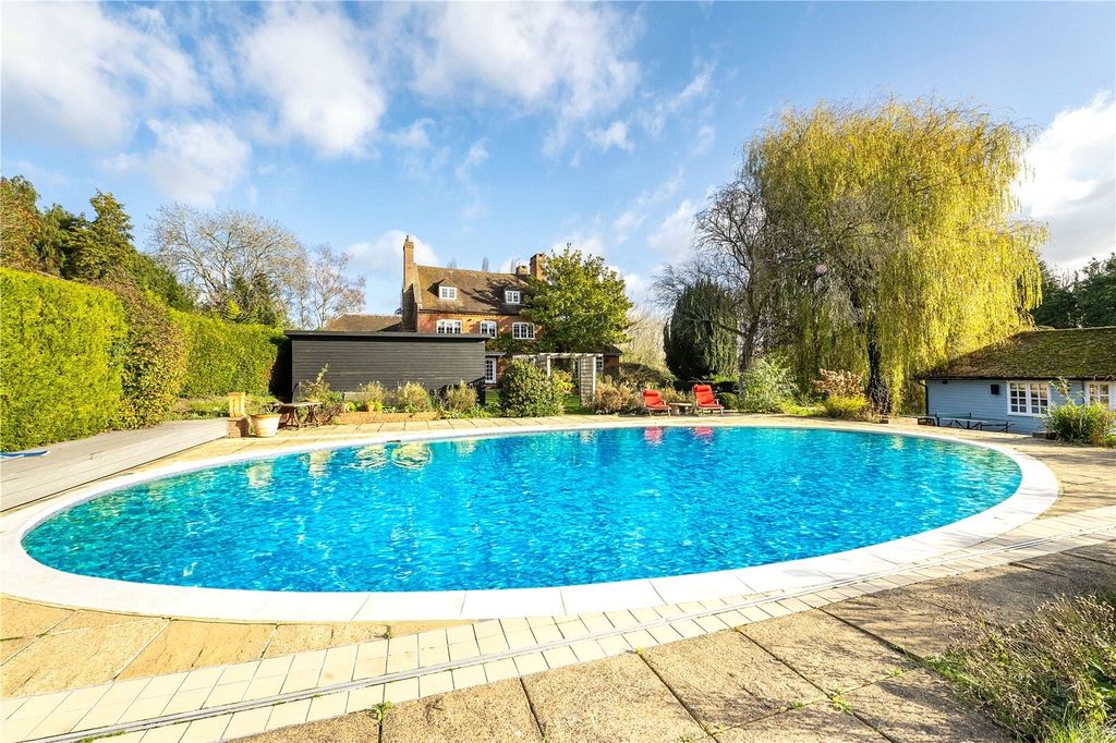 6 bed detached house to rentEffingham Common Road, Effingham, Leatherhead KT24
