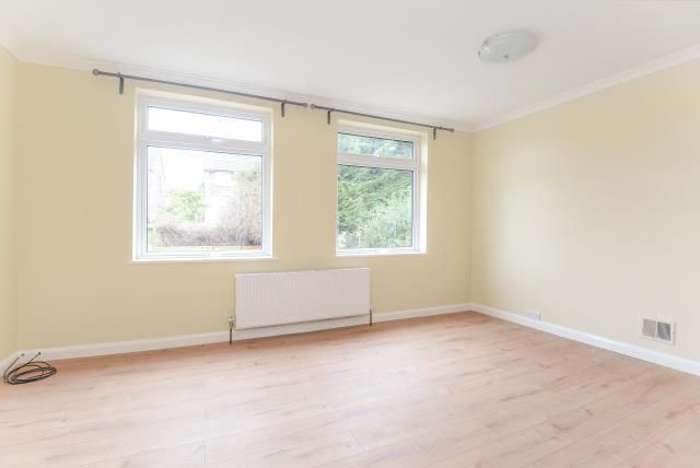 Additional image 2 of 3 bed town house to rentNewbury, Berkshire RG14