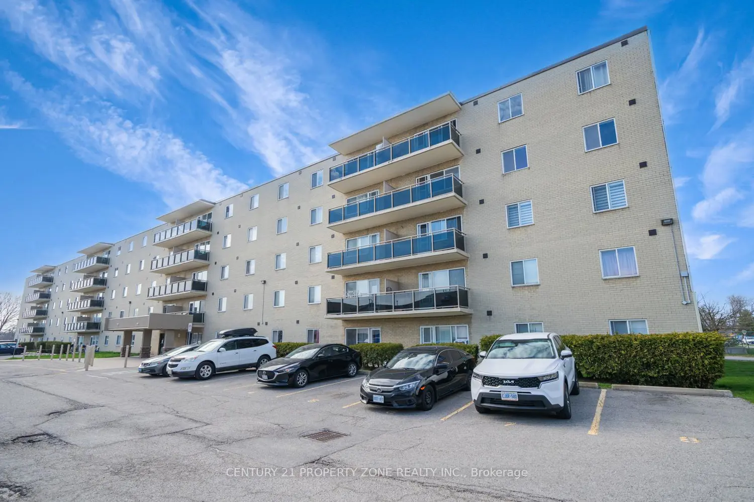 936 Glen Street 411 photo 2