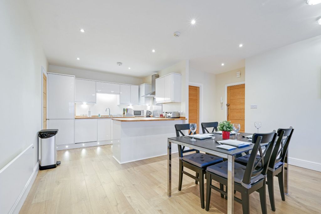 Additional image 25 of 3 bed flat to rentQueen Street, Maidenhead SL6