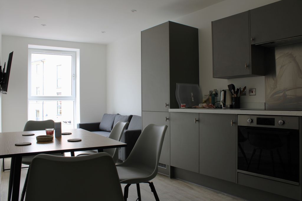 3 bed flat to rentLower Bristol Road, Bath BA2 photo 2
