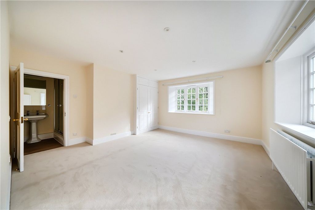 Additional image 13 of 4 bed detached house to rentThe Slade, Bucklebury, Berkshire RG7