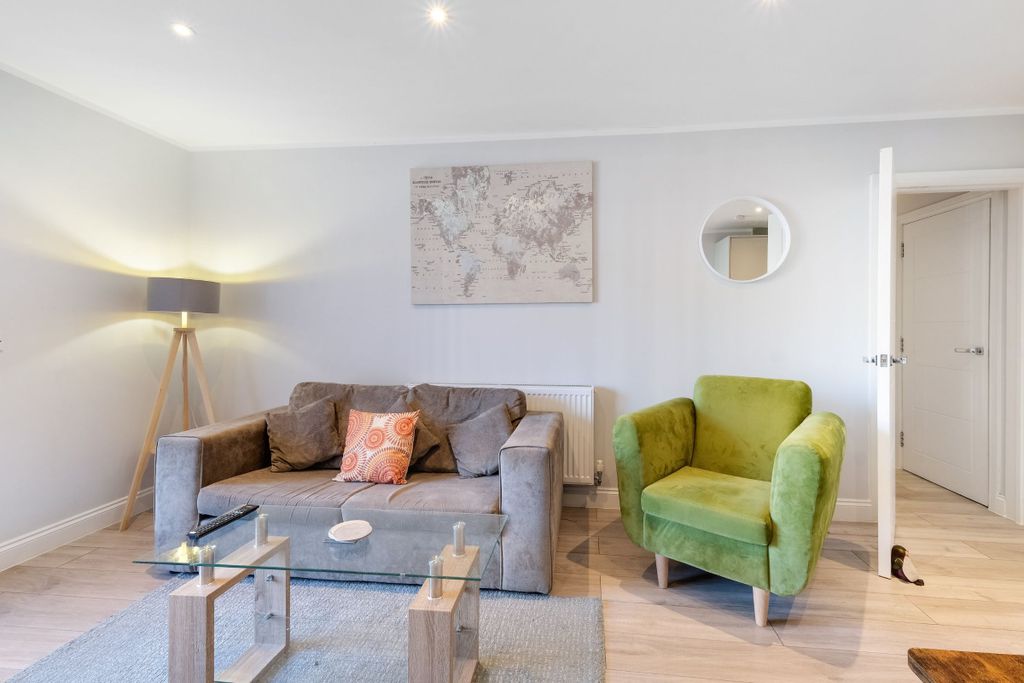 Additional image 8 of 2 bed flat to rentFlat, West Wycombe Road, High Wycombe HP12