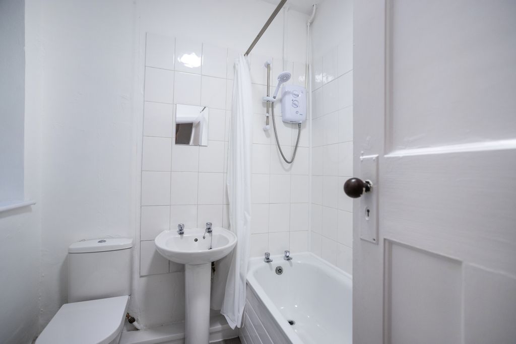 Additional image 14 of 3 bed flat to rentDownend Road, Downend, Bristol, Gloucestershire BS16
