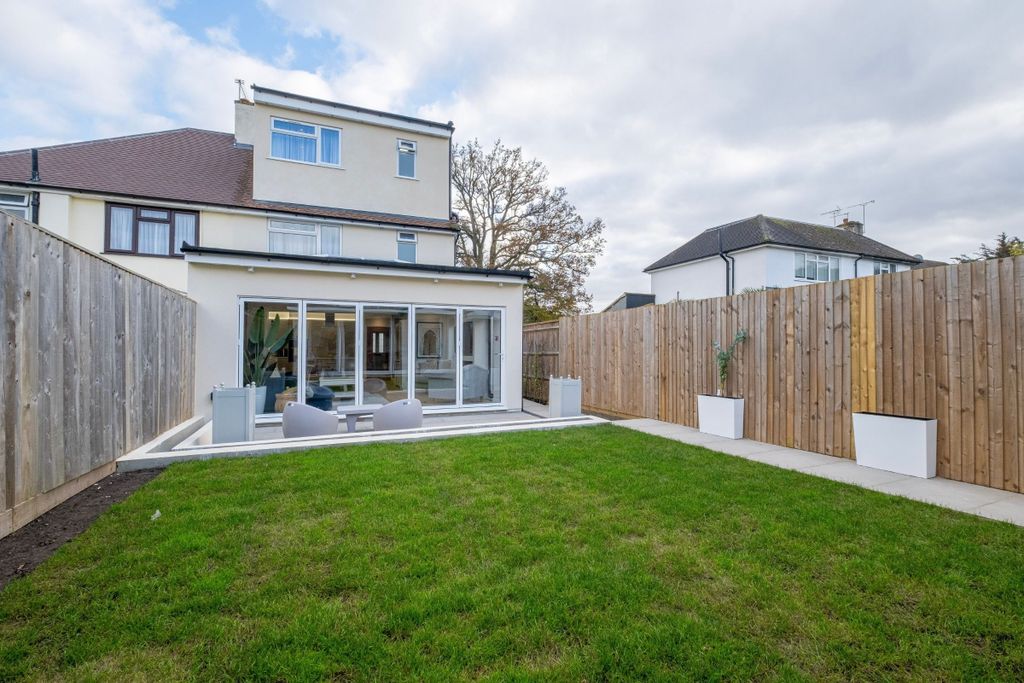 Additional image 6 of 6 bed semi-detached house to rentChurch Road, Iver SL0