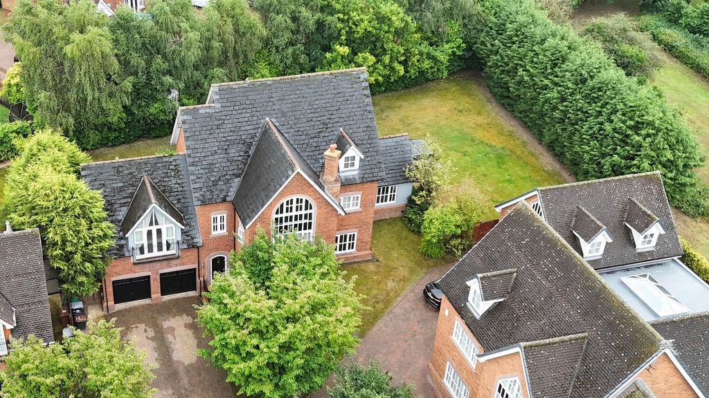 6 bed detached house to rentRichmond Close, Weston CW2