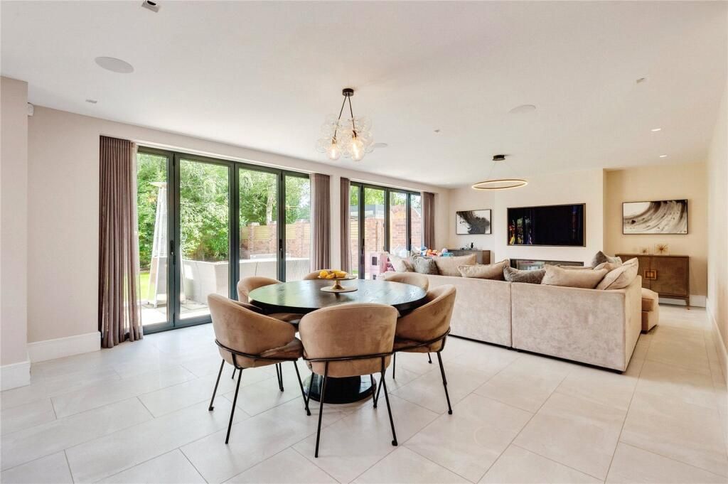 Additional image 2 of 4 bed detached house to rentRosegarth Place, Wilmslow SK9