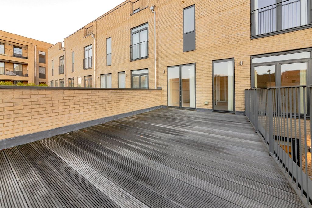 Additional image 10 of 4 bed terraced house to rentForbes Close, Trumpington, Cambridge CB2