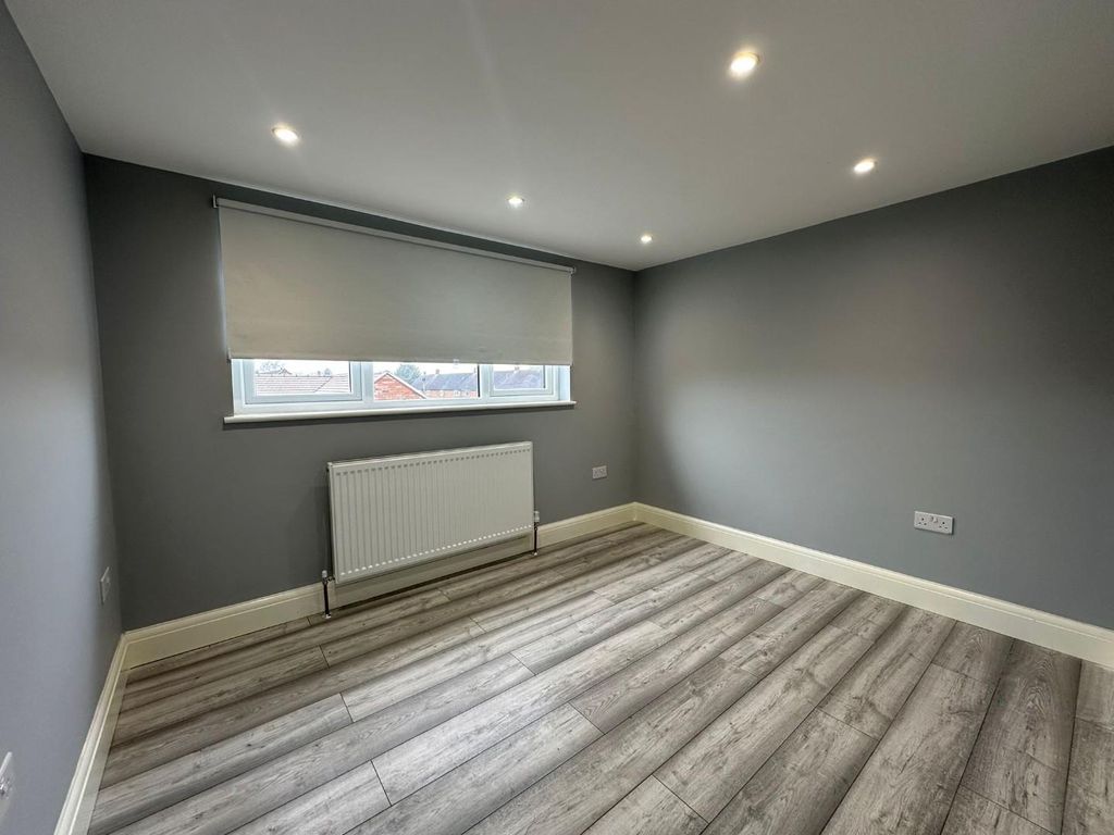 Additional image 7 of 8 bed property to rentRockley Road, Luton LU1