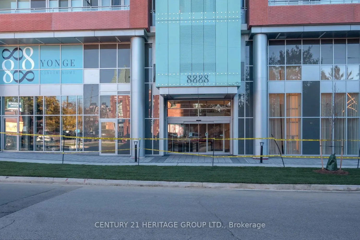8888 Yonge Street 414 photo 2