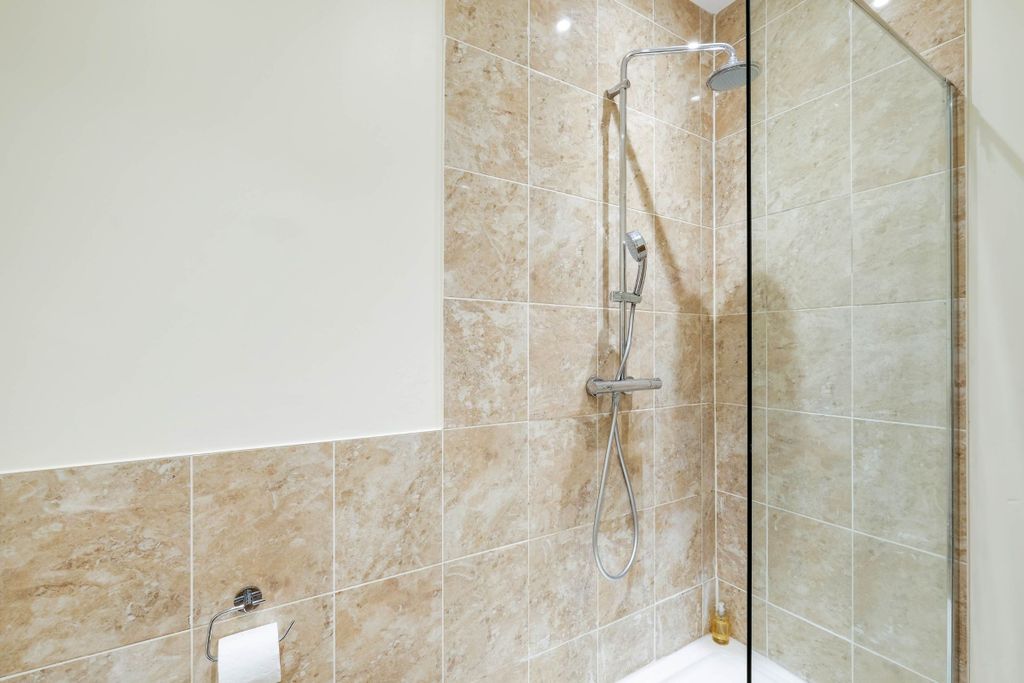 Additional image 11 of 2 bed flat to rentQueen Street, Maidenhead SL6