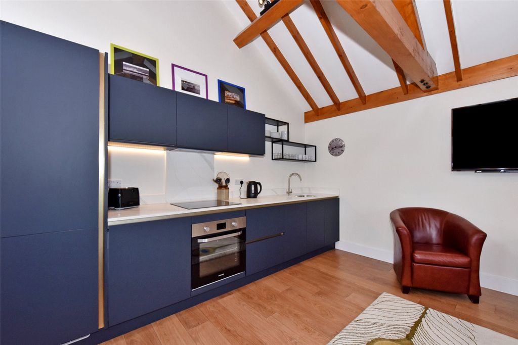 Additional image 3 of 2 bed flat to rentBeech House, 27 Little Marlow Road, Marlow, Buckinghamshire SL7
