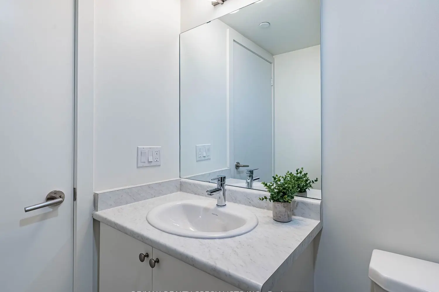 Additional image 18 of 10 Wilby Crescent 802