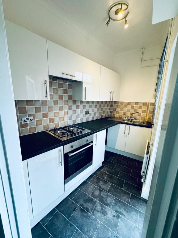3 bed end terrace house to rentChesterfield S42