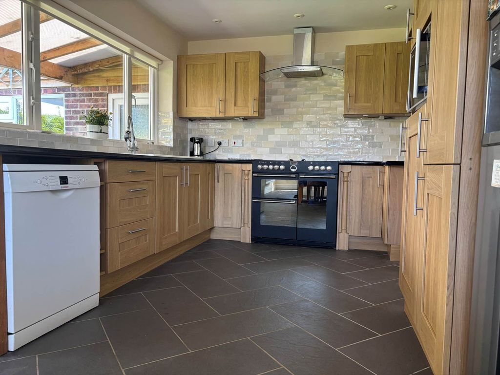 Additional image 4 of 4 bed detached house to rentForest Dale Road, Marlborough SN8