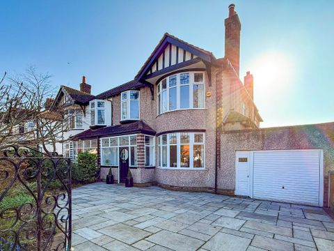 Menlove Avenue, Liverpool L25