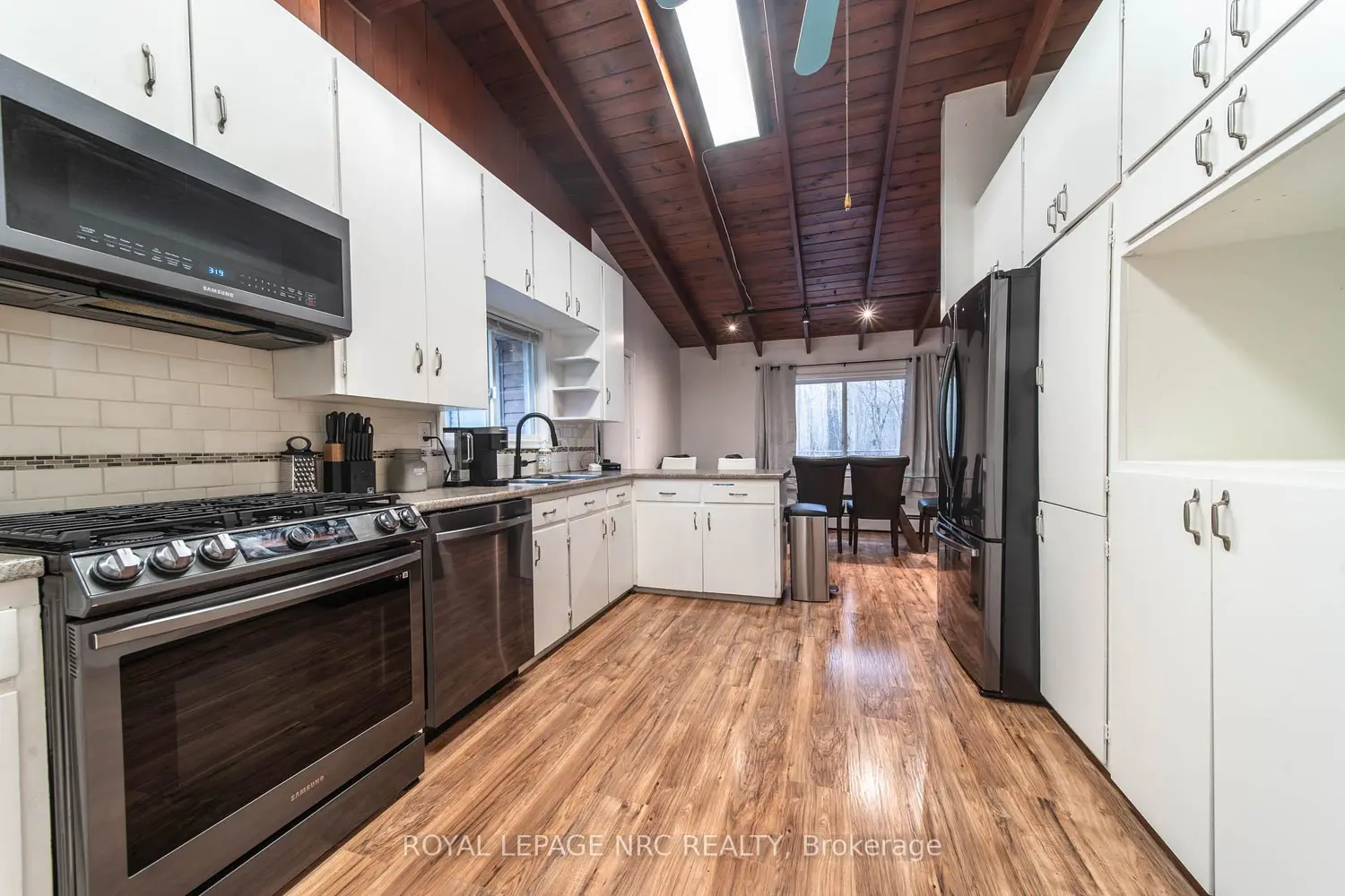 163 Maple Leaf Avenue photo 4