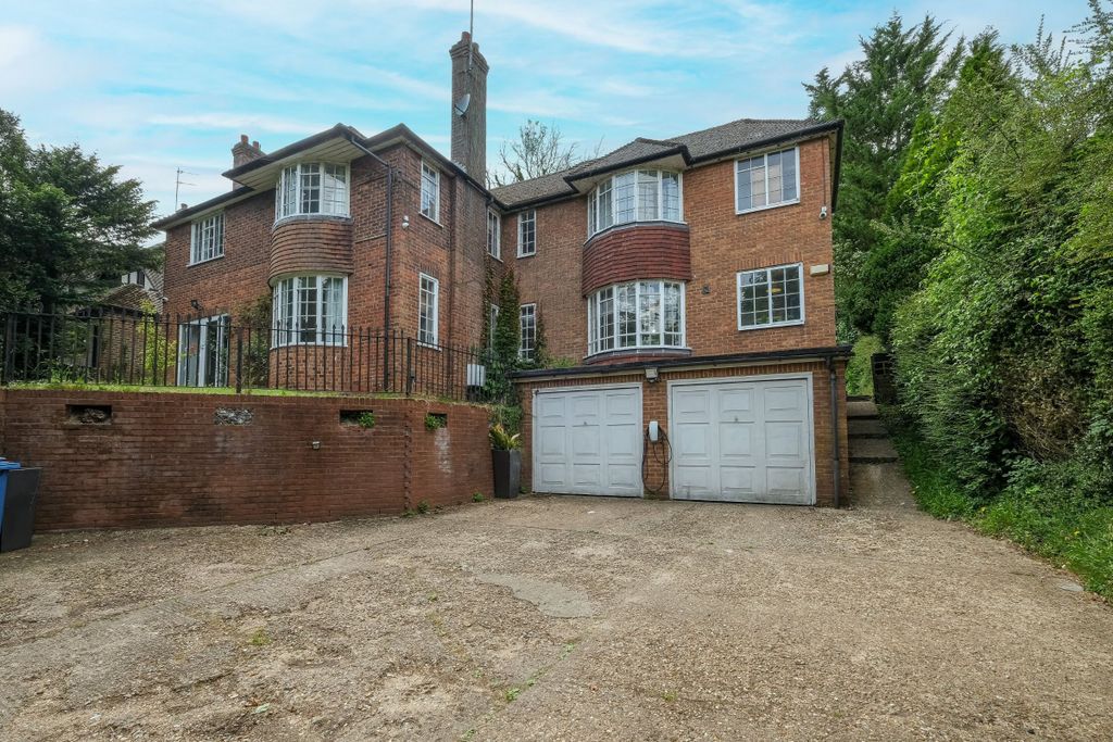 Additional image 28 of 5 bed detached house to rentMarlow Hill, High Wycombe HP11