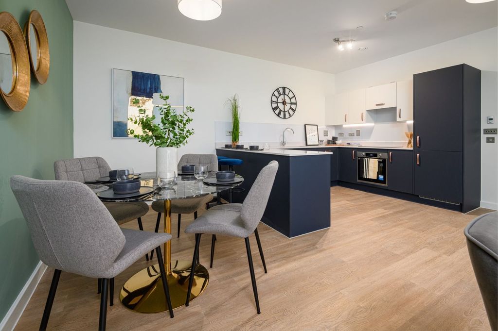 Additional image 10 of Studio to rentStation Avenue, Walton-On-Thames KT12