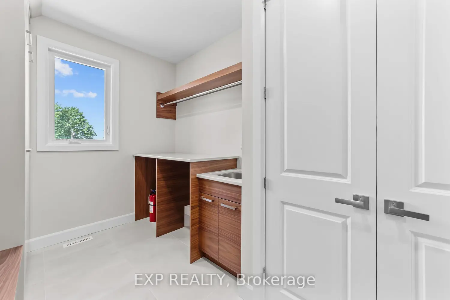 Additional image 11 of 409 Ontario Street