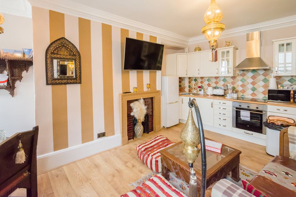2 bed flat to rentNorth Parade, Bath BA1 photo 3