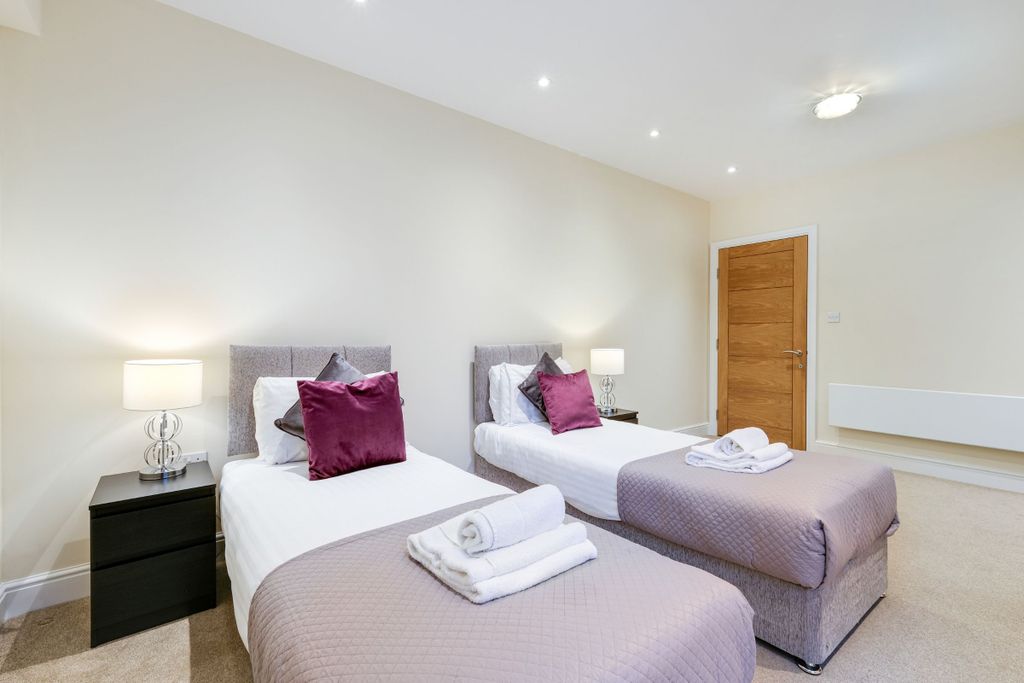 Additional image 4 of 3 bed flat to rentQueen Street, Maidenhead SL6