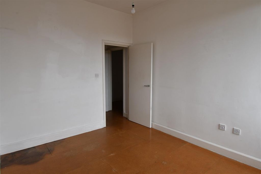 Additional image 4 of 2 bed flat to rent41 Dock View Road, Barry CF63