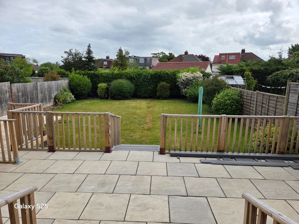 Additional image 18 of 4 bed detached house to rentFieldgate Road, Luton, Bedfordshire LU4