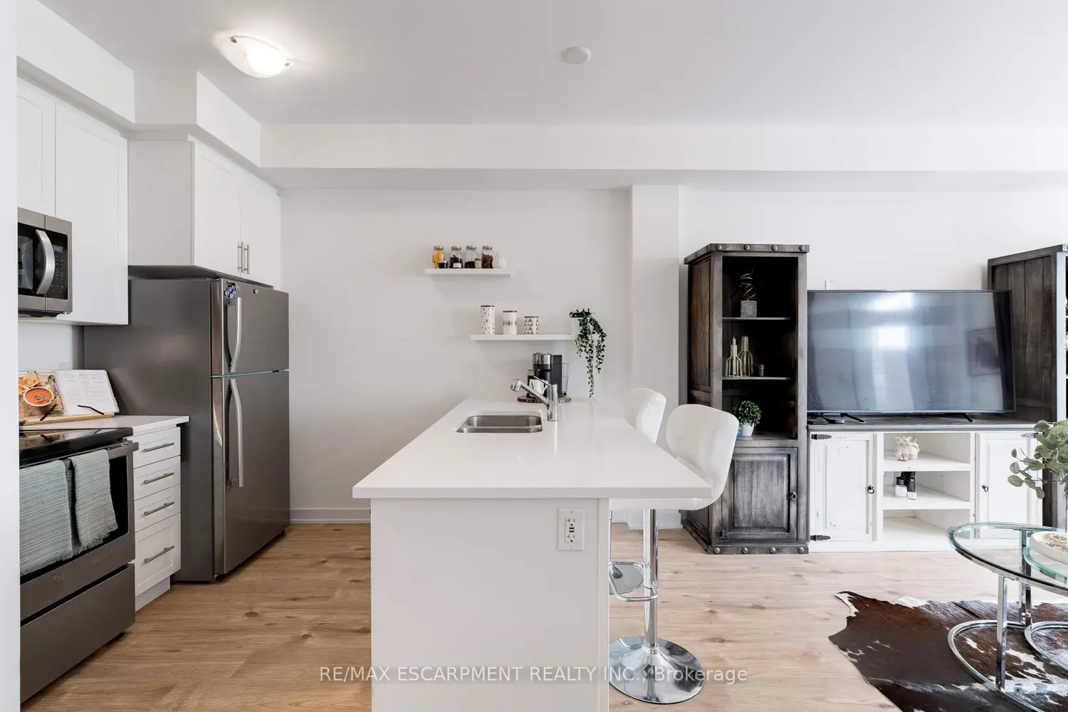 Additional image 7 of 590 North Service Road 46