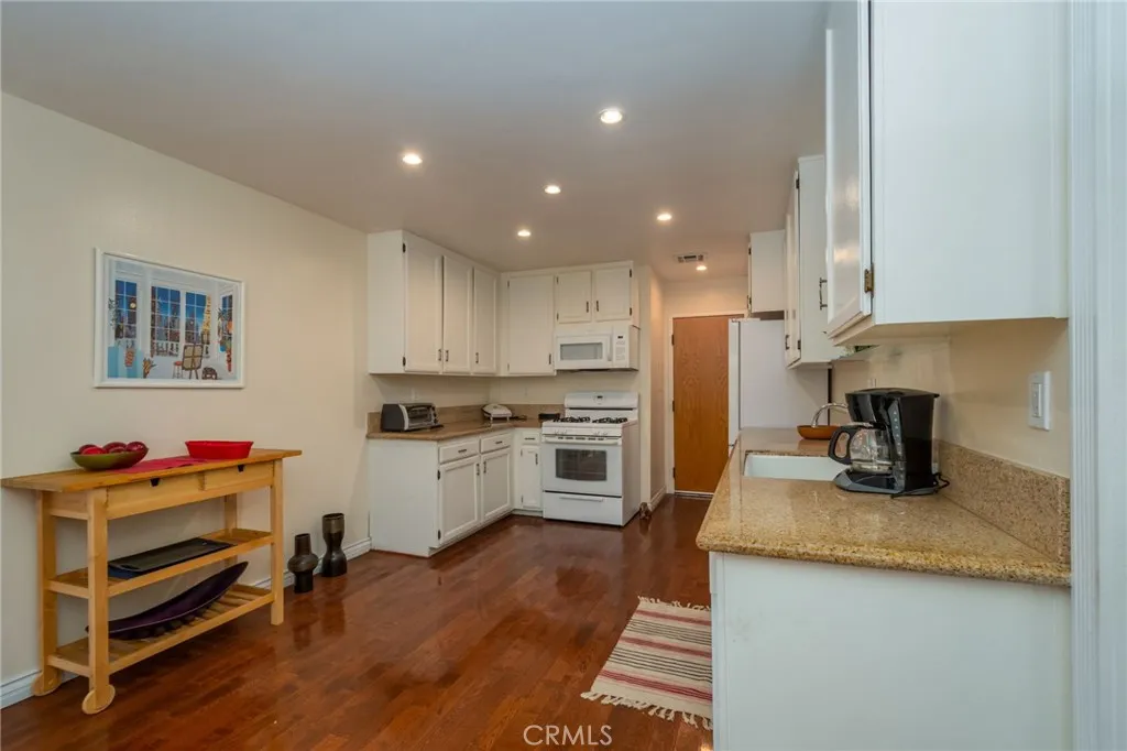 Additional image 34 of 18319 Collins Street Unit 19, Tarzana, CA 91356