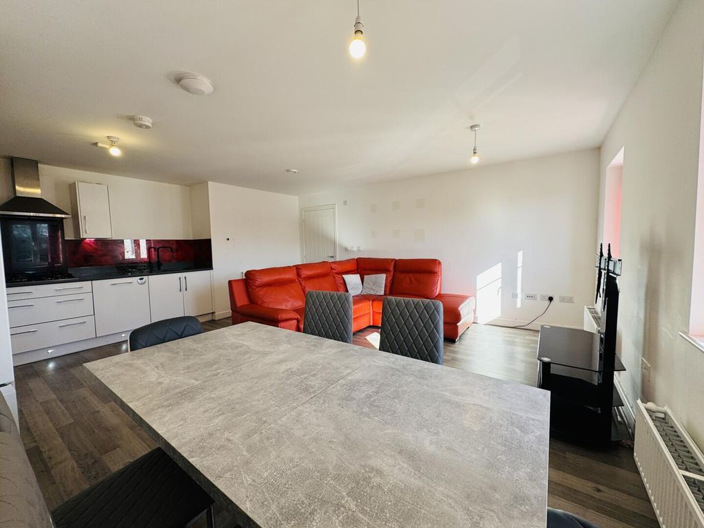 Additional image 3 of 2 bed flat to rentBeryl Close, Crawley RH10