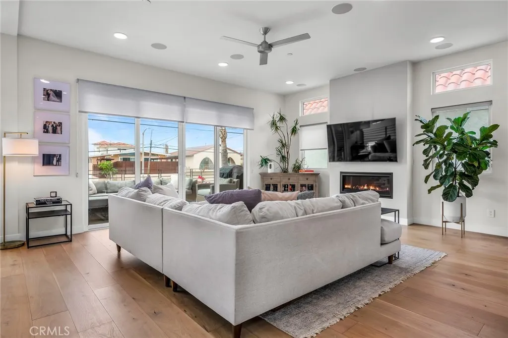 Additional image 16 of 130 S Prospect Ave Unit A, Redondo Beach, CA 90277