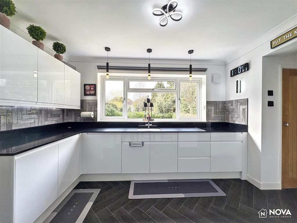 Additional image 11 of 4 bed detached house to rentOld Bedford Road, Luton LU2