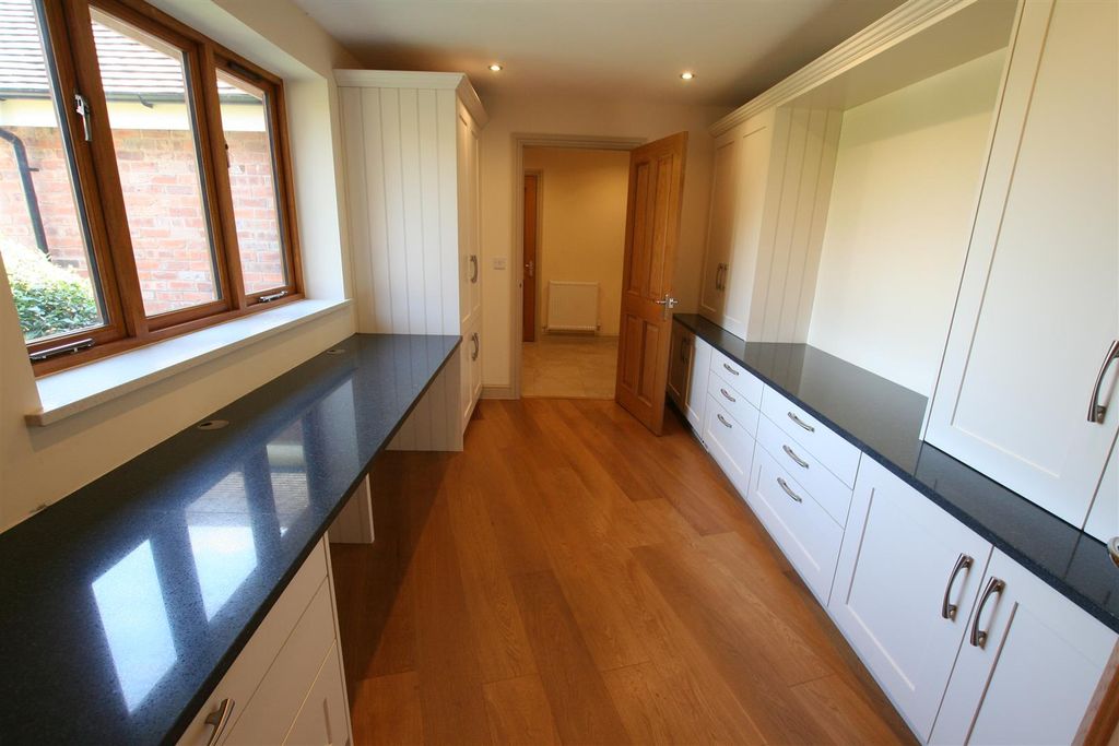 Additional image 9 of 3 bed barn conversion to rent1 Greenhill Farm Barns, Hallow, Worcester WR2