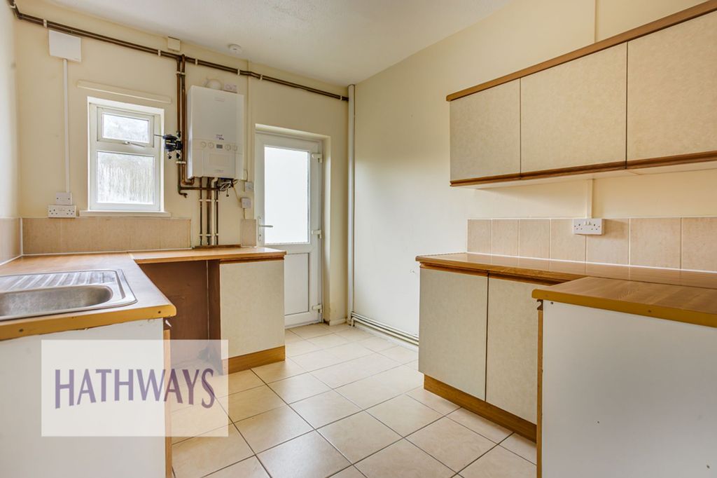 1 bed flat to rentTwo Locks Road, Two Locks NP44 photo 4