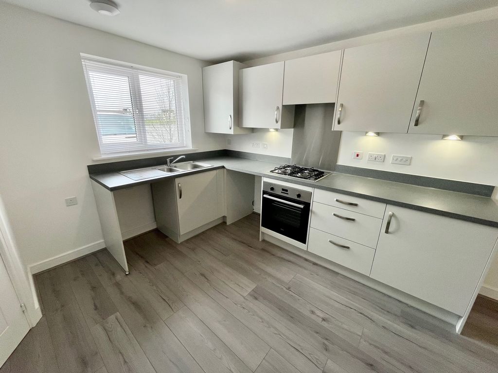 Additional image 3 of 4 bed property to rentFfordd Darwin, Barry CF63