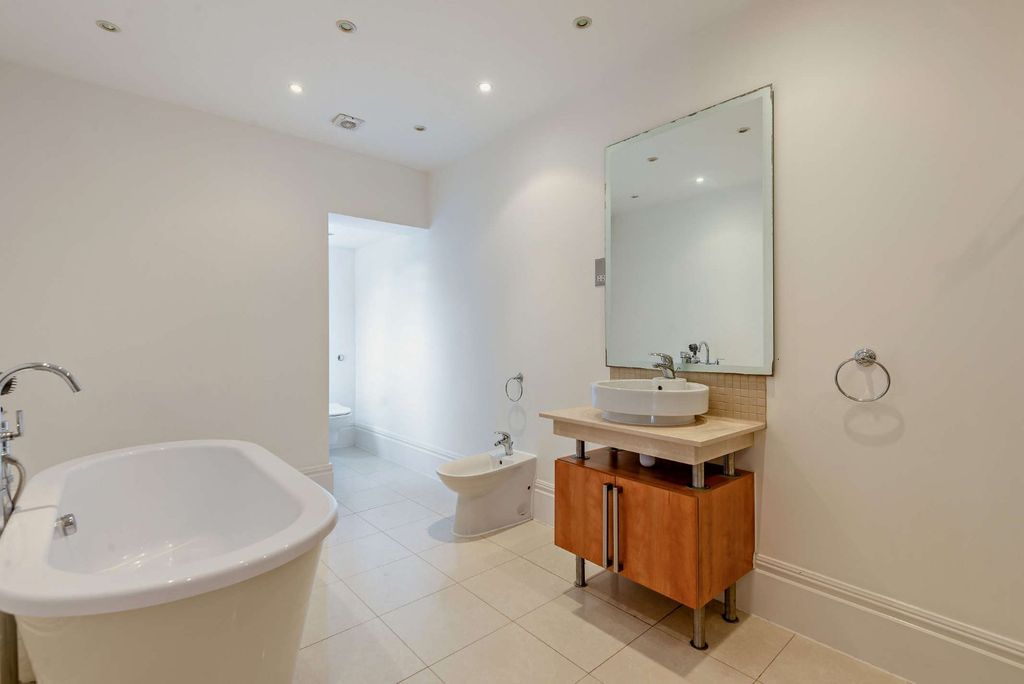 Additional image 14 of 7 bed detached house to rentWindsor Road, Ascot, Berkshire SL5