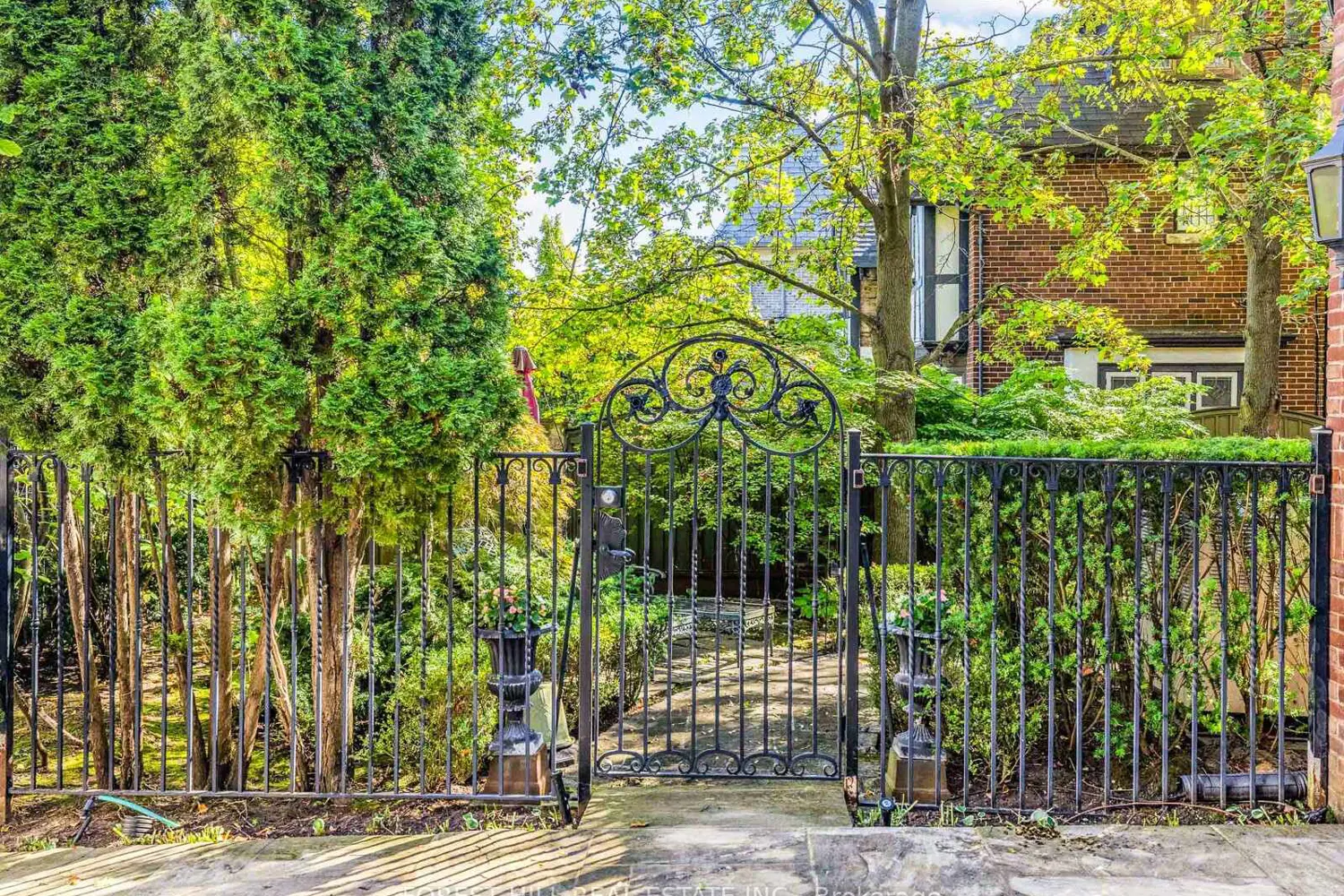 Additional image 20 of 11 Dewbourne Avenue